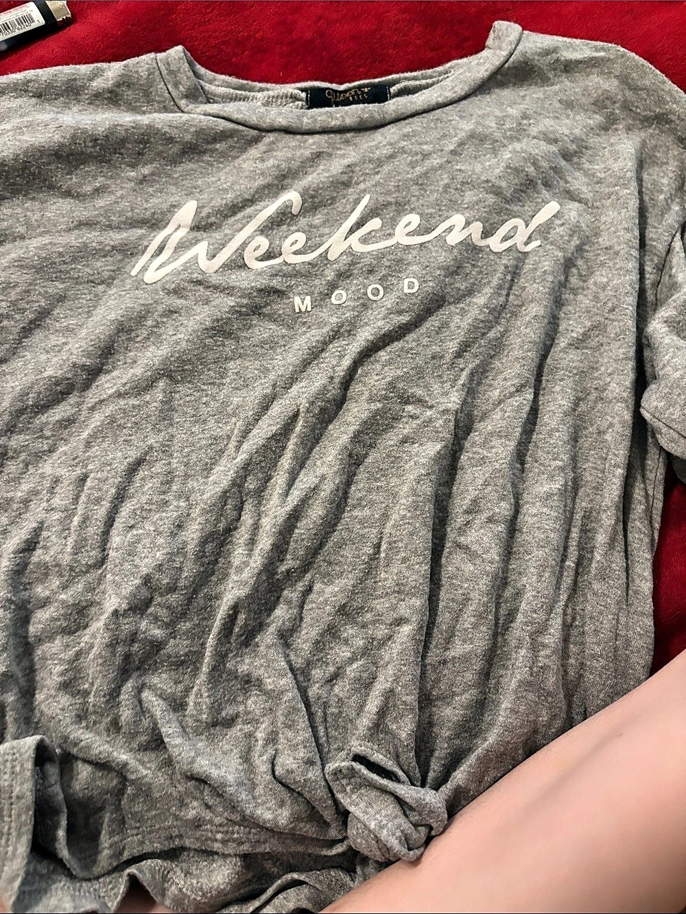 Queen Bees Weekend Mood Graphic Tee in Gray